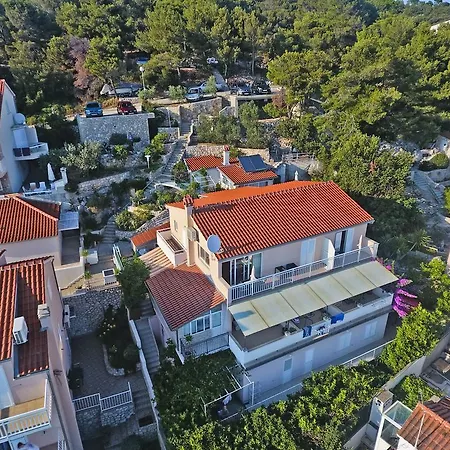 Roso - Zf Hvar Χβαρ